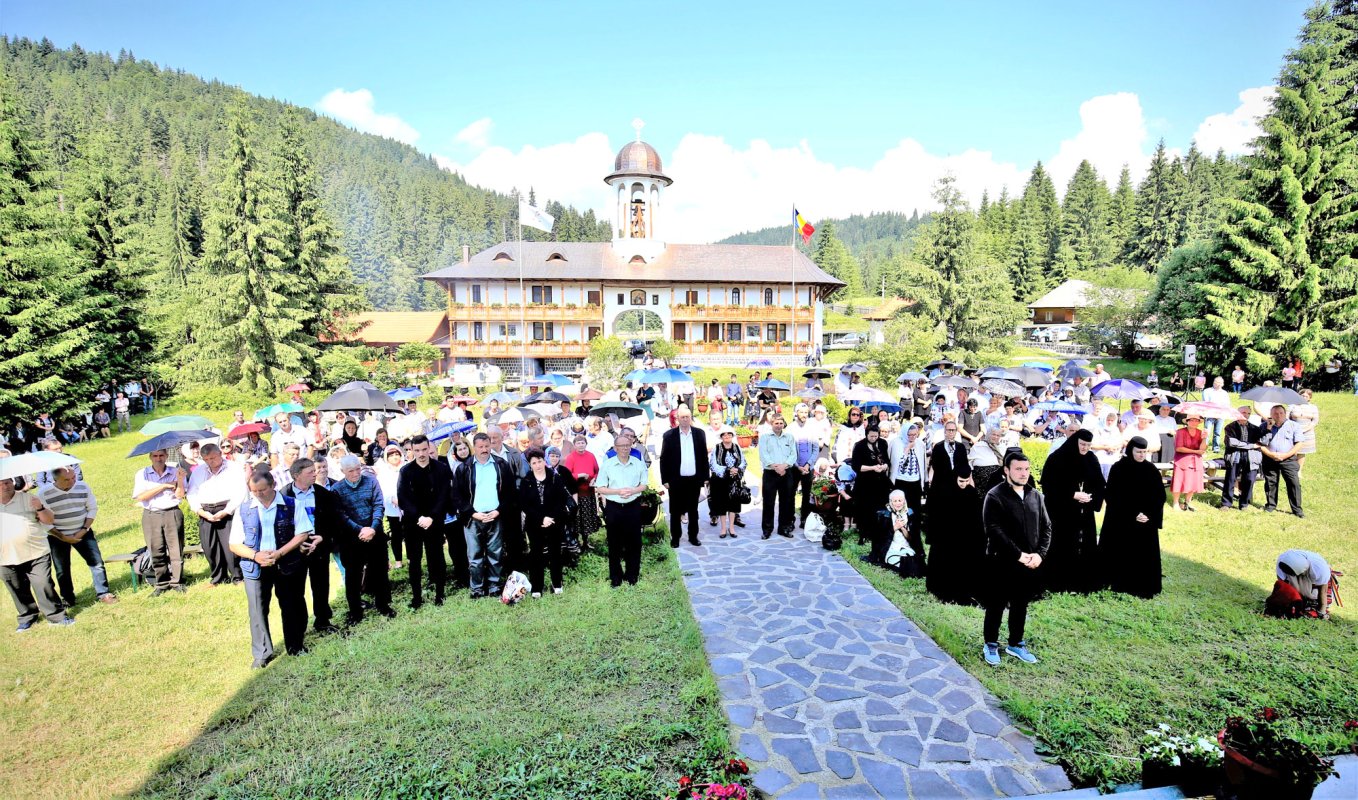 Slujiri arhierești în Duminica Tuturor Sfinților 119442