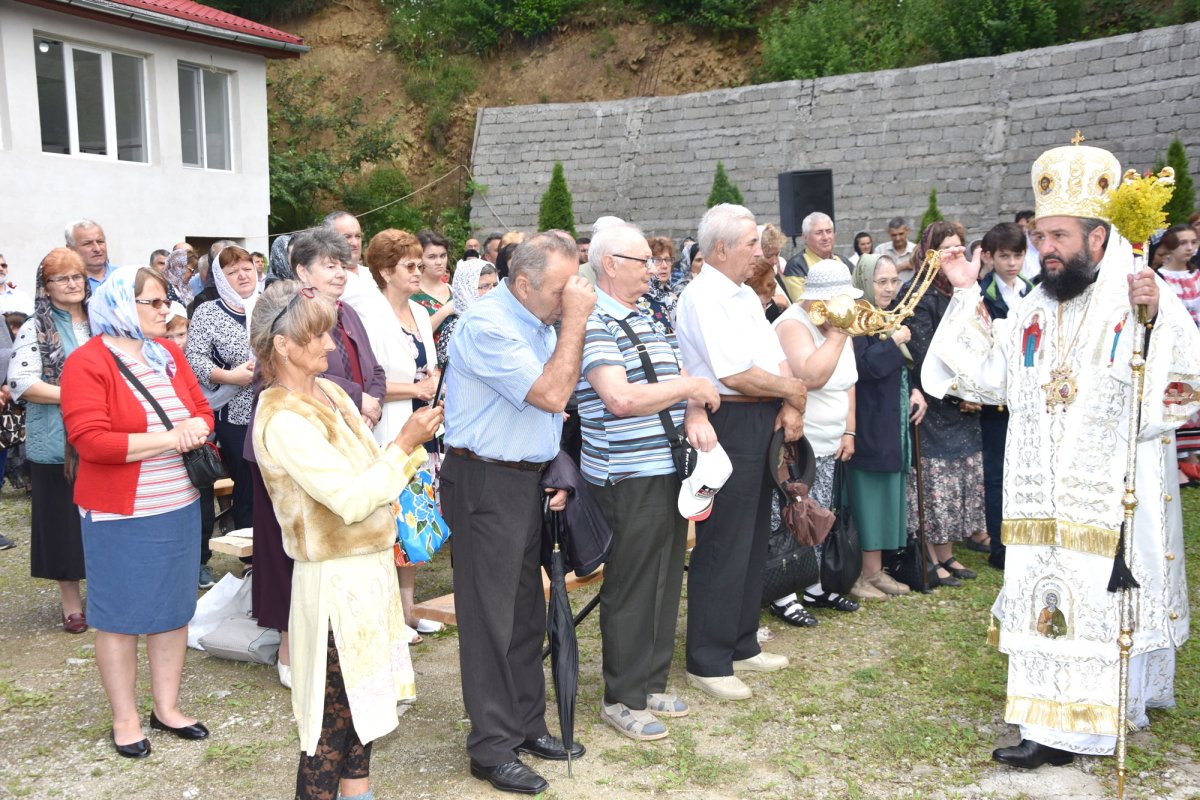 Slujiri arhierești în Duminica Tuturor Sfinților 119445