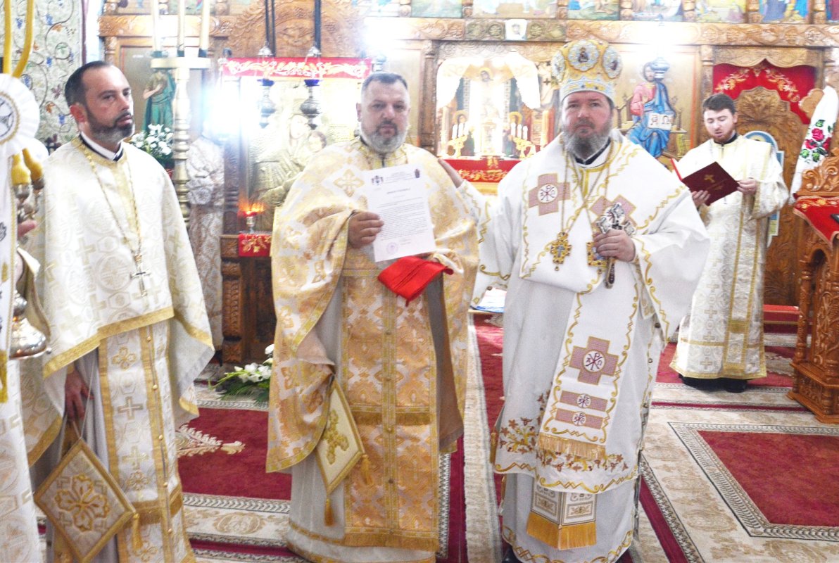 Slujiri arhierești în Duminica Tuturor Sfinților 119446