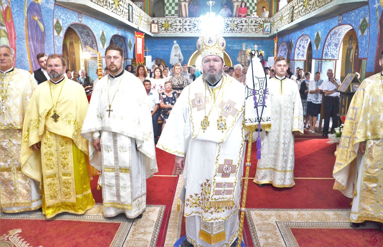 Slujiri arhierești în Duminica Tuturor Sfinților 119447