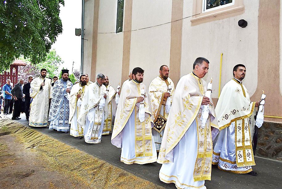 Slujiri arhierești în Duminica Tuturor Sfinților 119449