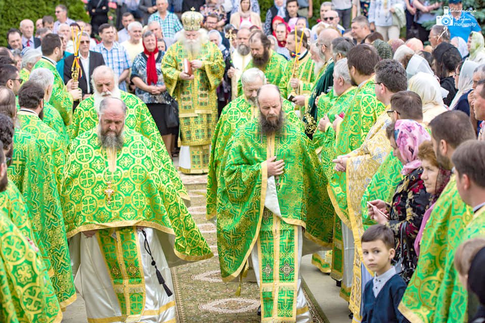 Slujbe arhiereşti în două eparhii ale Moldovei 119576