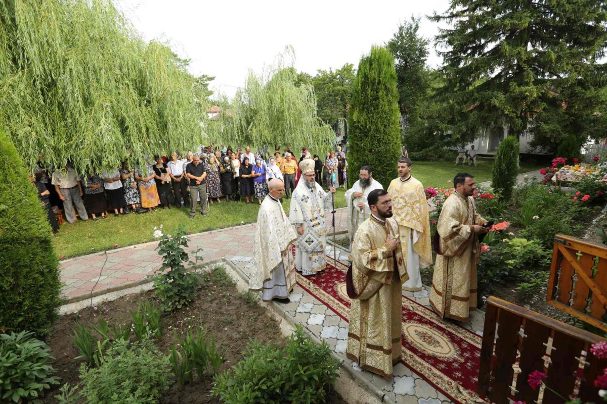 Slujiri arhierești de Nașterea Botezătorului Ioan 119526