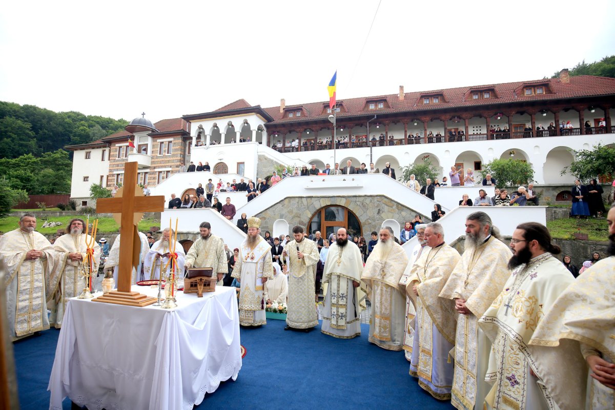 Slujiri arhierești la sărbătoarea Nașterii Sfântului Ioan Botezătorul 119570