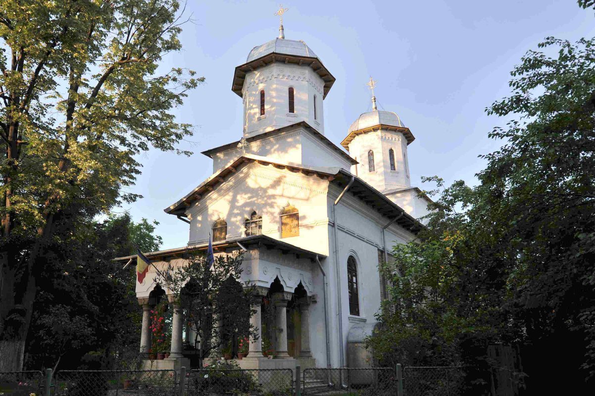 Biserica Parohiei „Sfântul Mina” din Piteşti 119618