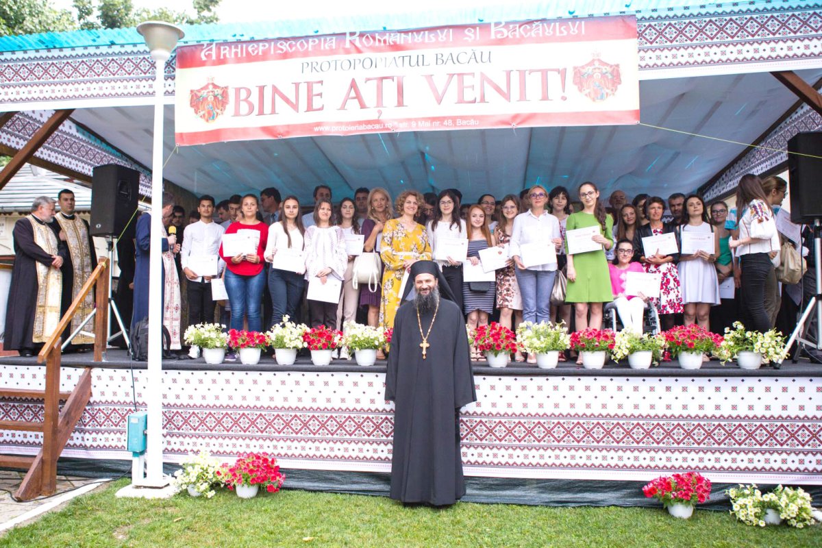 Premii pentru elevii din două eparhii ale Moldovei 119746
