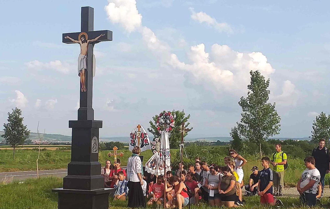 Primul pelerinaj al tinerilor la Mănăstirea Bobota din Sălaj 119684