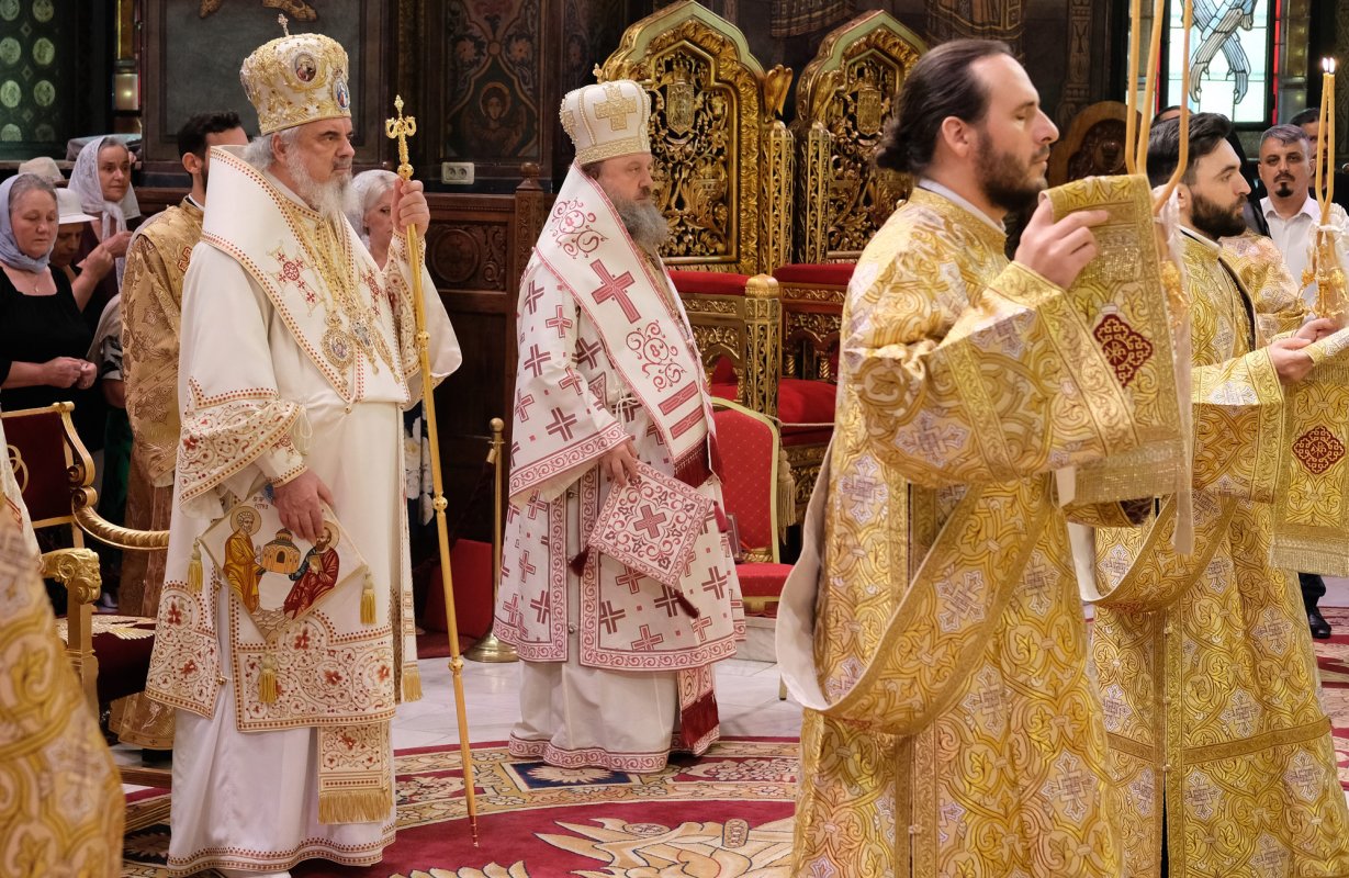  Sfinții Apostoli Petru și Pavel, sărbătoriți la Catedrala Patriarhală 119877