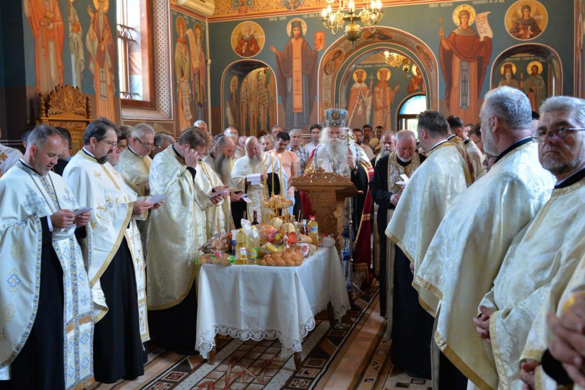 Vecernie la hramul Parohiei „Sfinţii Apostoli” Moara de Vânt 119856