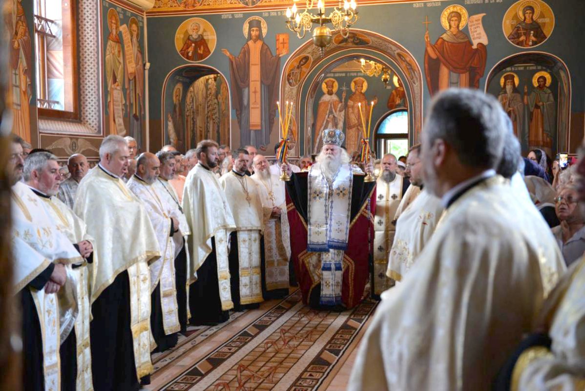 Vecernie la hramul Parohiei „Sfinţii Apostoli” Moara de Vânt 119857