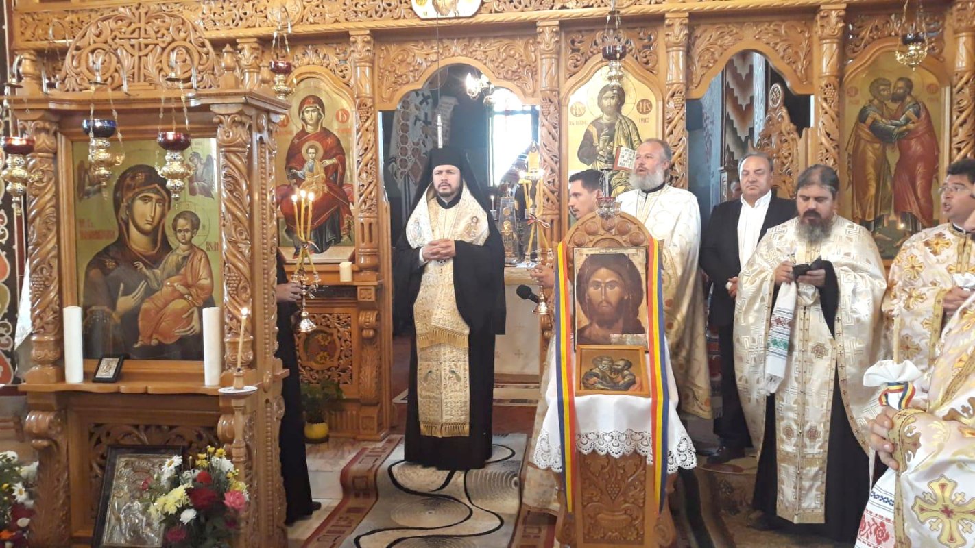 Liturghie arhierească în Parohia Satu Nou, Protopopiatul Vaslui 119942