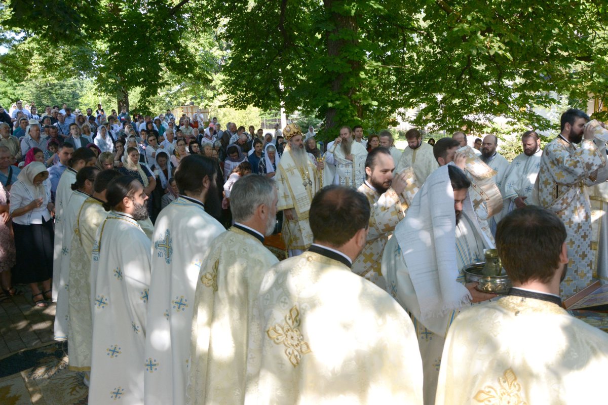Mănăstirea Bucium din Iaşi în haină de sărbătoare 119939