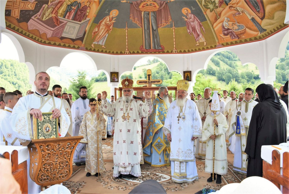 Slujiri arhierești la sărbătoarea Sfinților Apostoli Petru și Pavel 119923