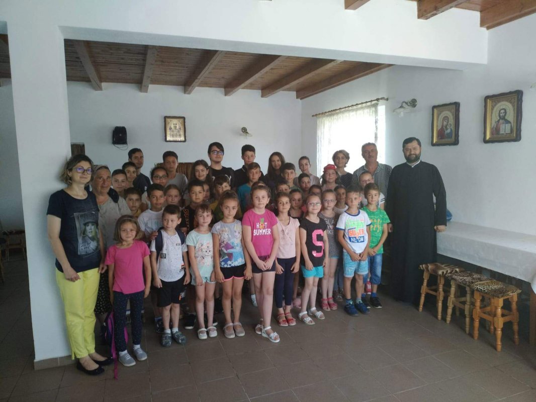 „Pe uliţa copilăriei”, în Parohia Chintinici 120087