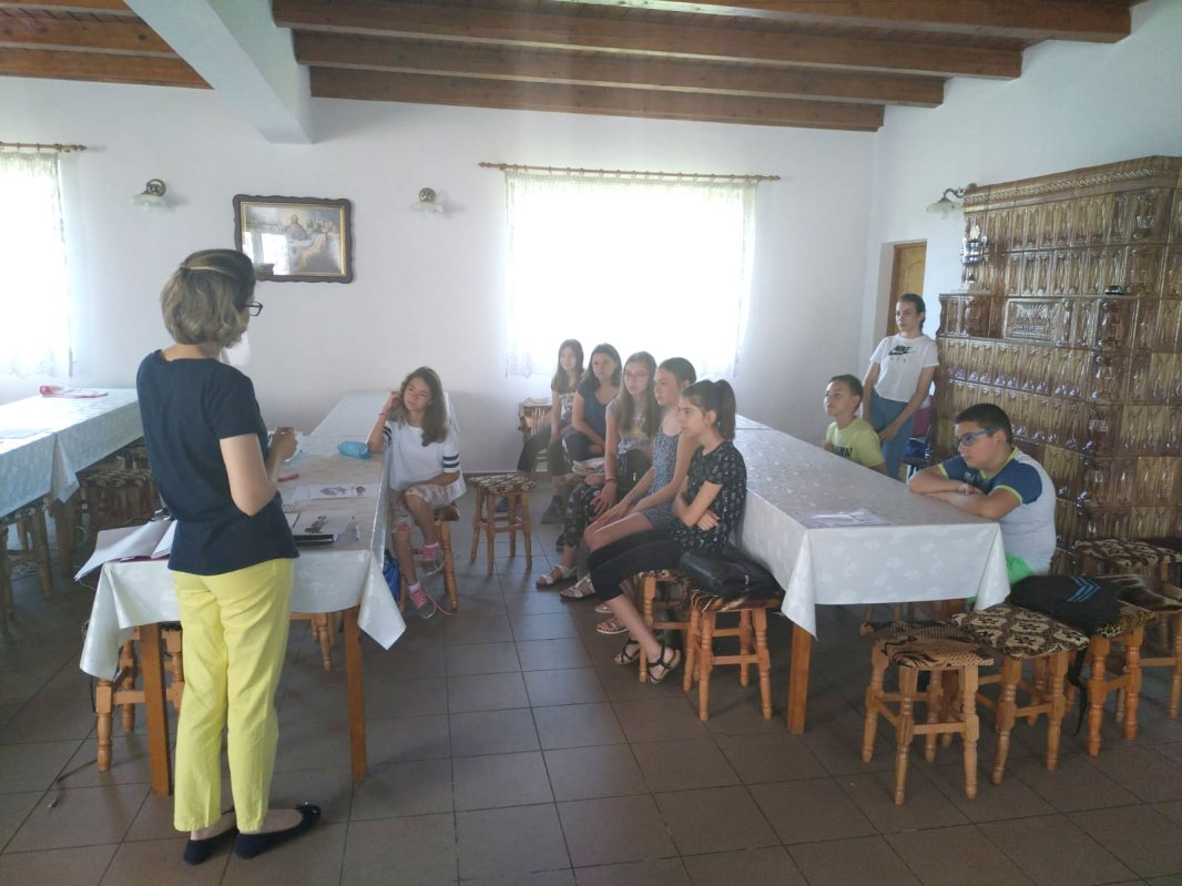 „Pe uliţa copilăriei”, în Parohia Chintinici 120089