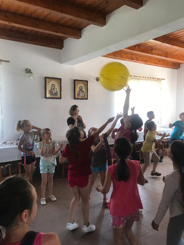 „Pe uliţa copilăriei”, în Parohia Chintinici 120090