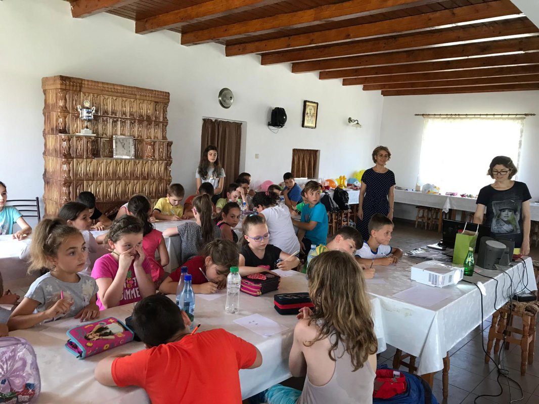 „Pe uliţa copilăriei”, în Parohia Chintinici 120094