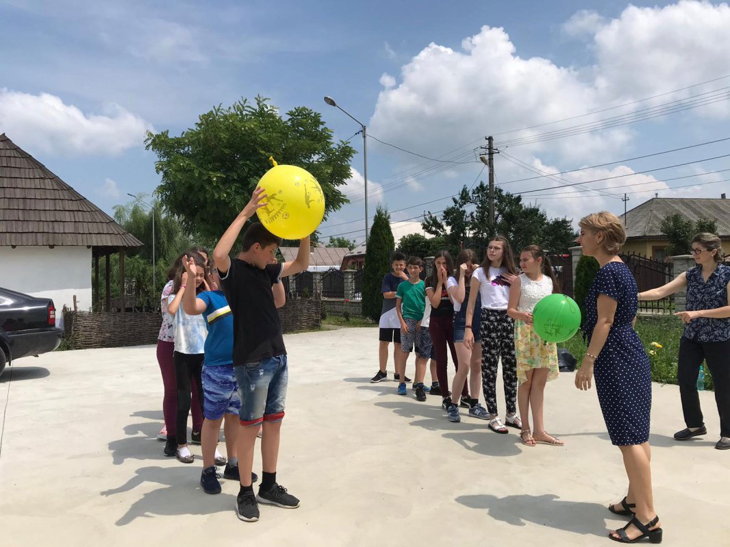 „Pe uliţa copilăriei”, în Parohia Chintinici 120096