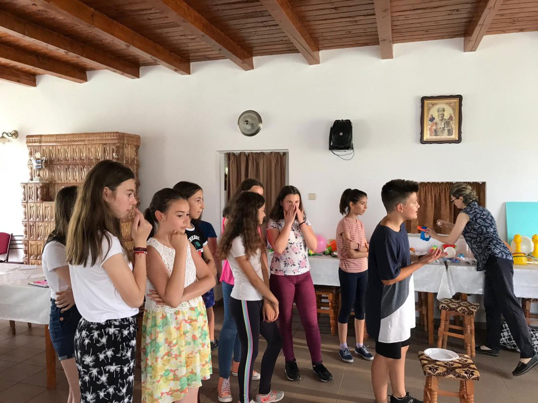 „Pe uliţa copilăriei”, în Parohia Chintinici 120097