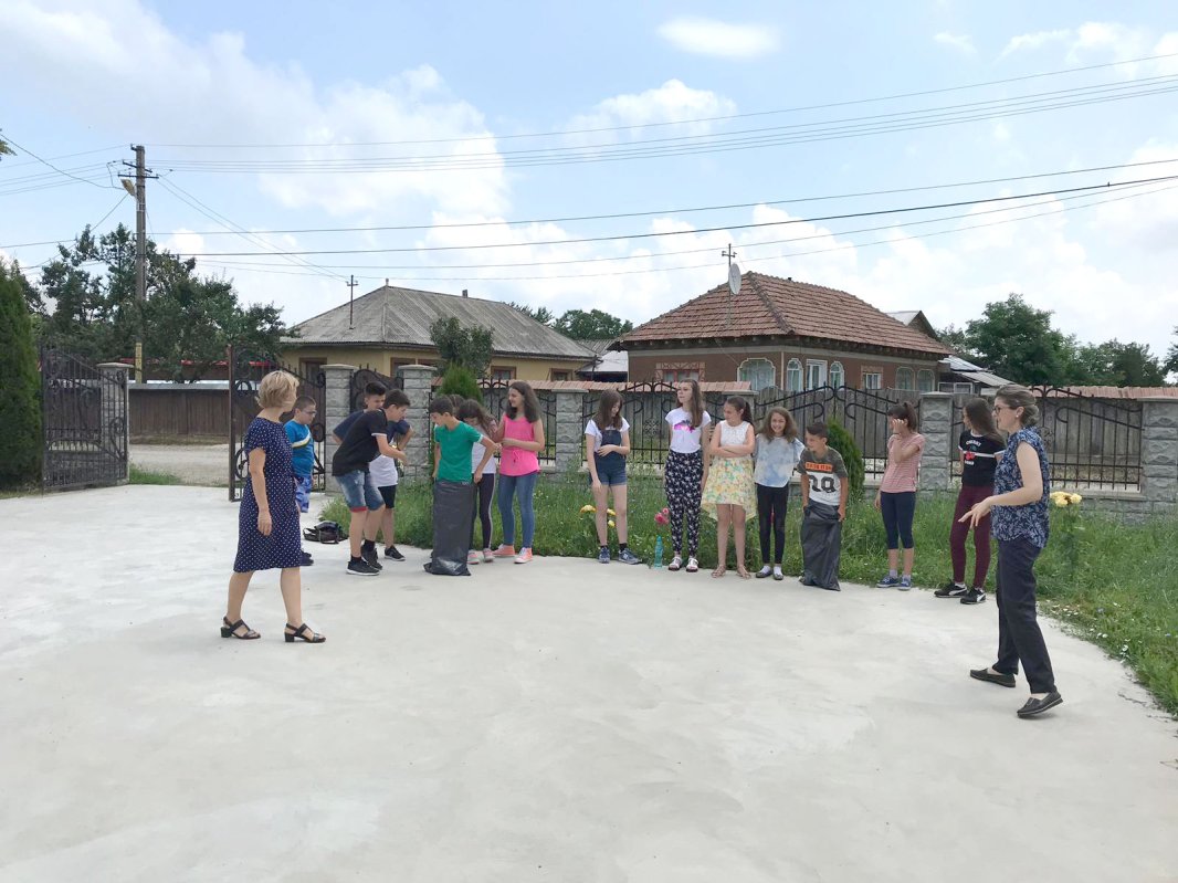 „Pe uliţa copilăriei”, în Parohia Chintinici 120101