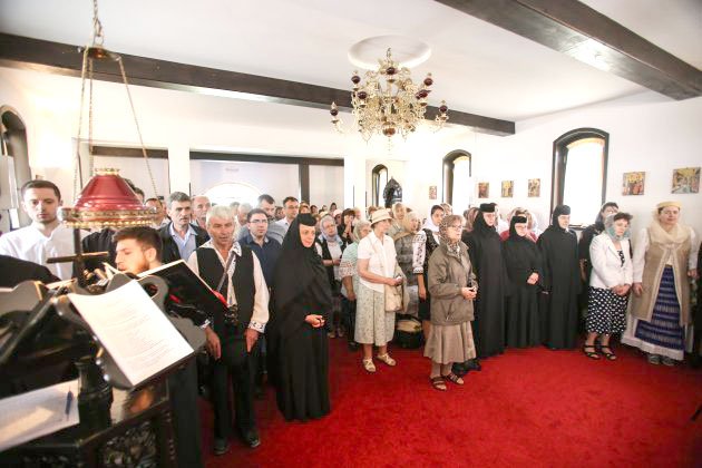 Slujiri arhierești în Duminica a doua după Rusalii, a Sfinților Români 120054