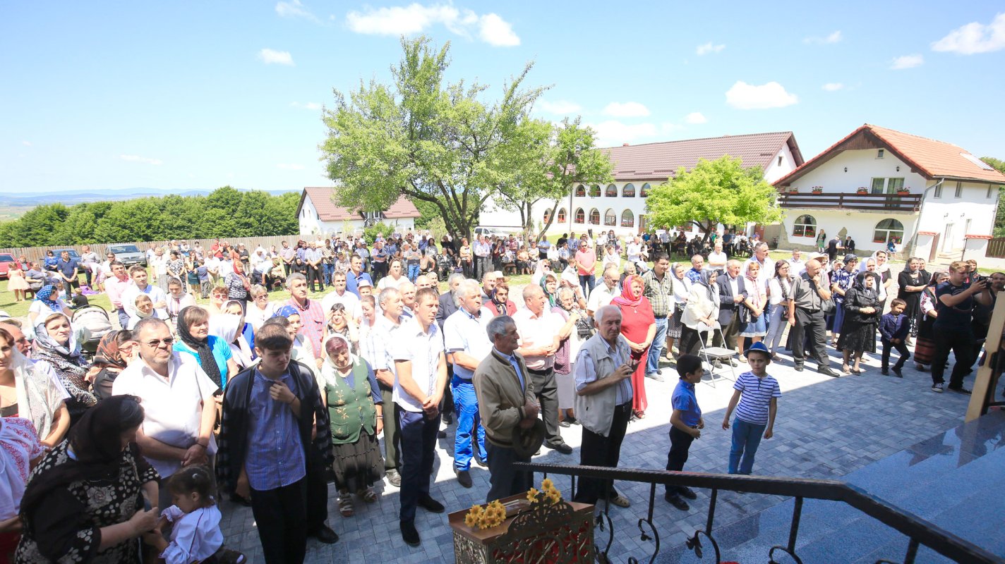 Slujiri arhierești în Duminica a doua după Rusalii, a Sfinților Români 120057