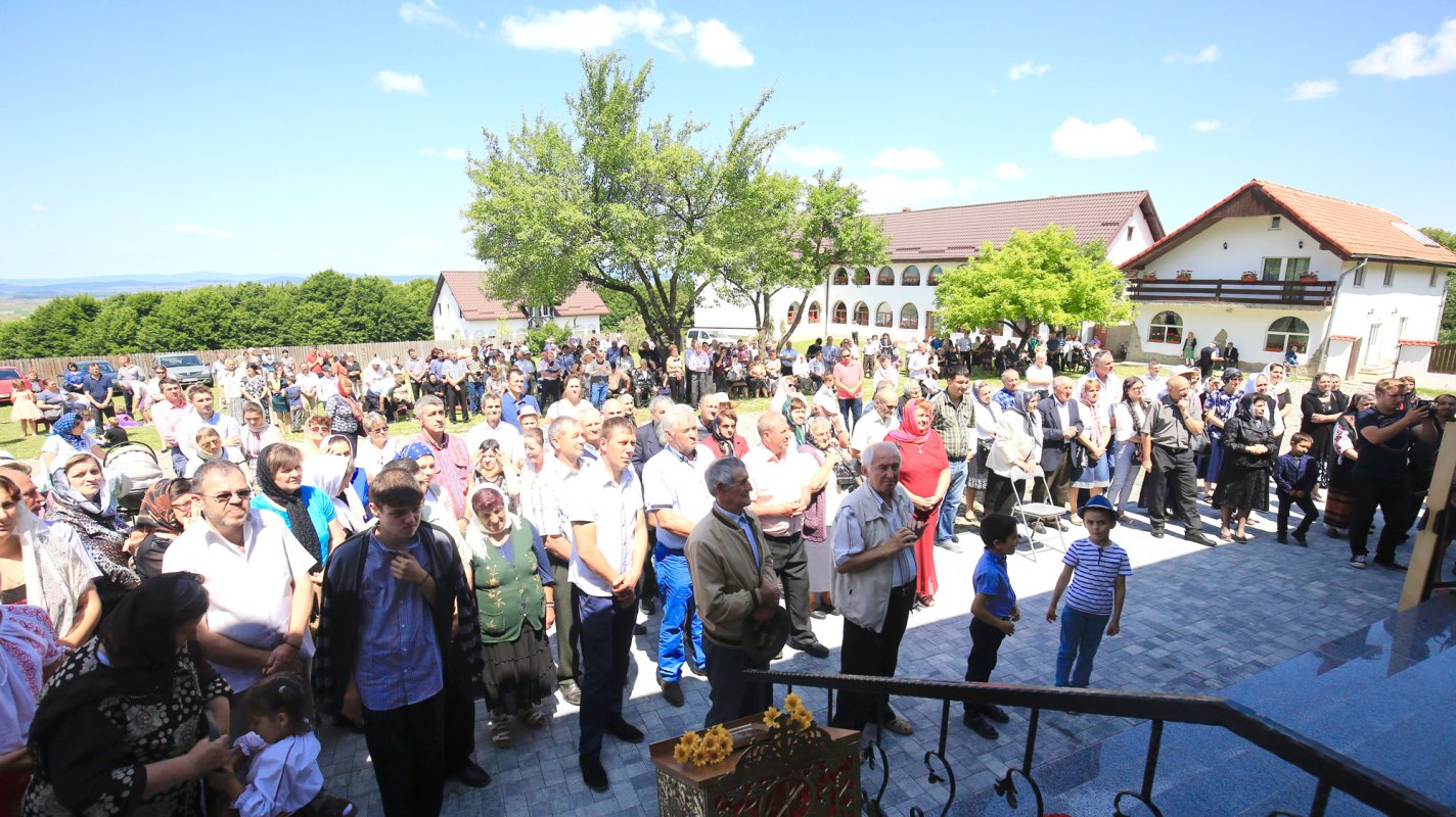 Slujiri arhierești în Duminica a doua după Rusalii, a Sfinților Români 120058