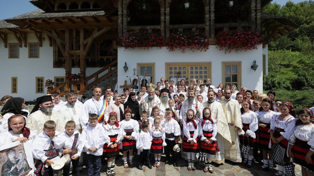 Slujiri arhierești în Duminica a doua după Rusalii, a Sfinților Români 120060