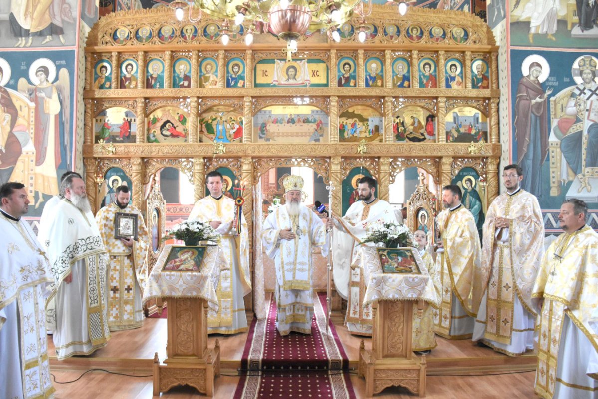 Slujiri arhierești în Duminica a doua după Rusalii, a Sfinților Români 120063