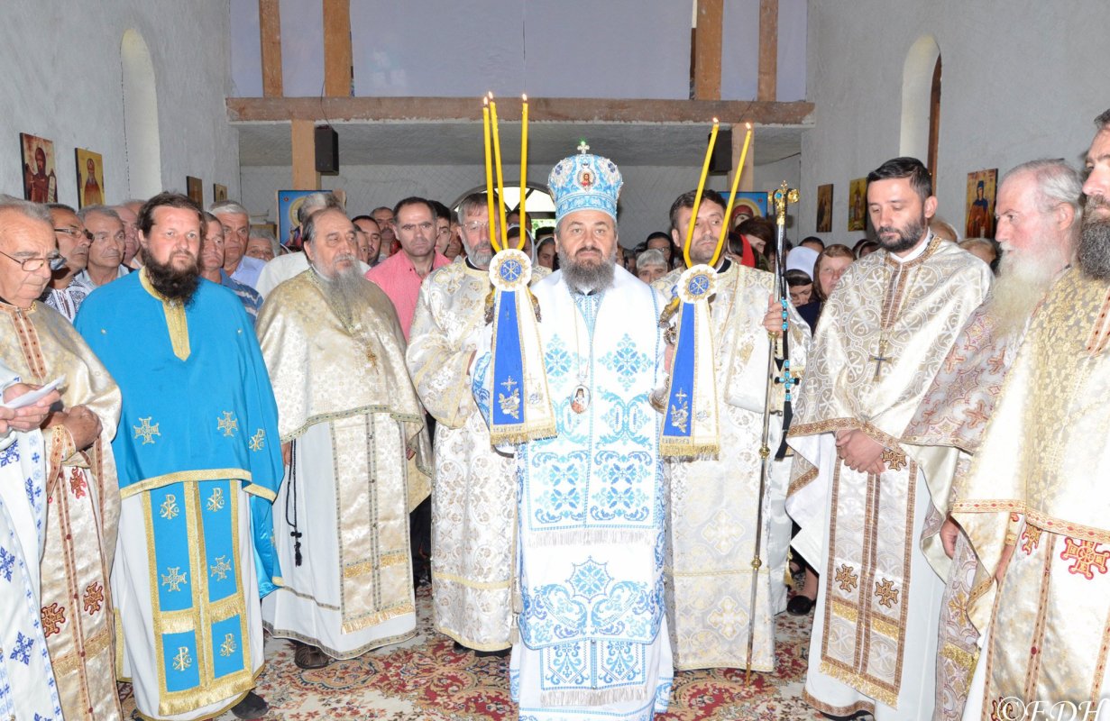 Slujiri arhierești în Duminica a doua după Rusalii, a Sfinților Români 120065