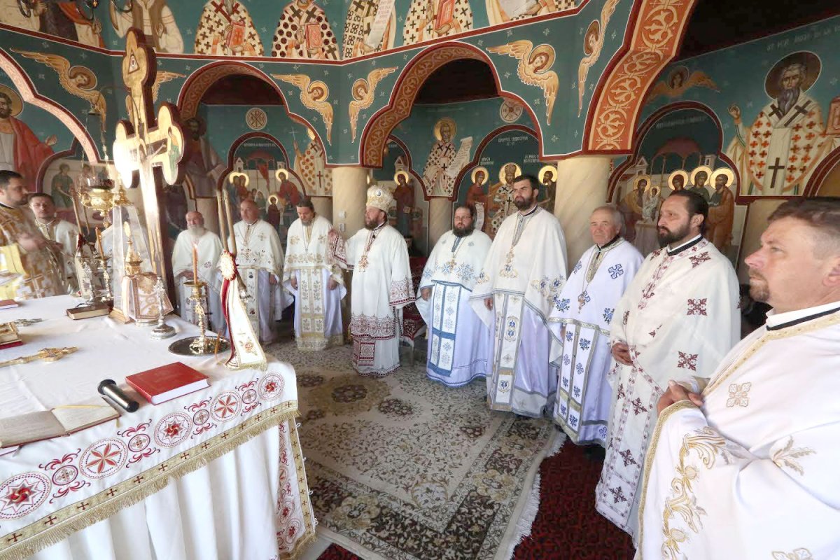Slujiri arhierești în Duminica a doua după Rusalii, a Sfinților Români 120066