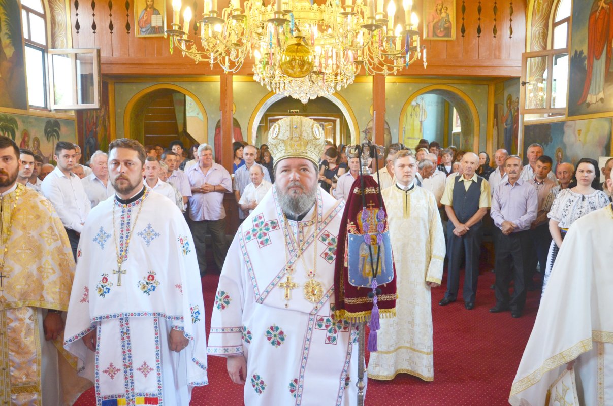 Slujiri arhierești în Duminica a doua după Rusalii, a Sfinților Români 120067