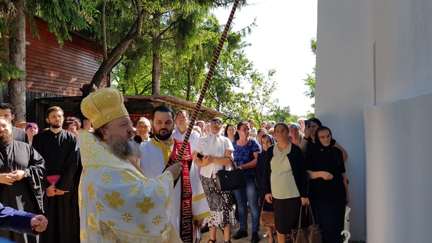 Binecuvântări arhierești în parohii din Prahova 120105