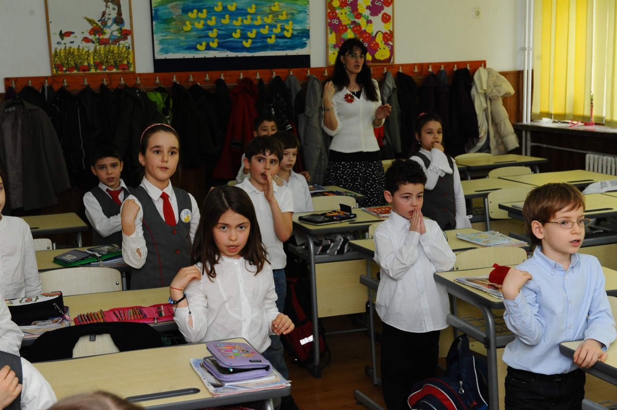 Profesorii educă pentru viaţă 120147