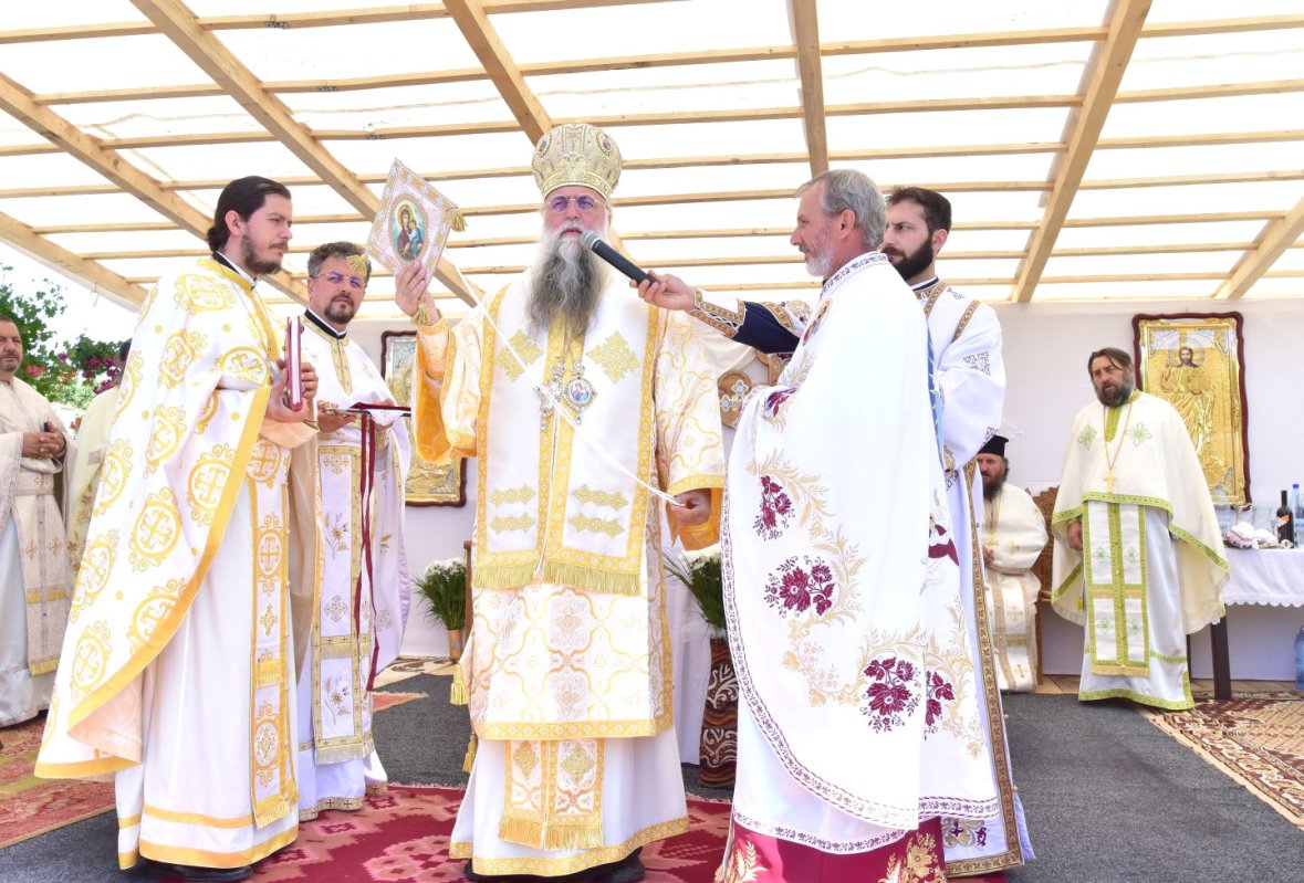 Un nou locaş de închinare a primit târnosirea 120154