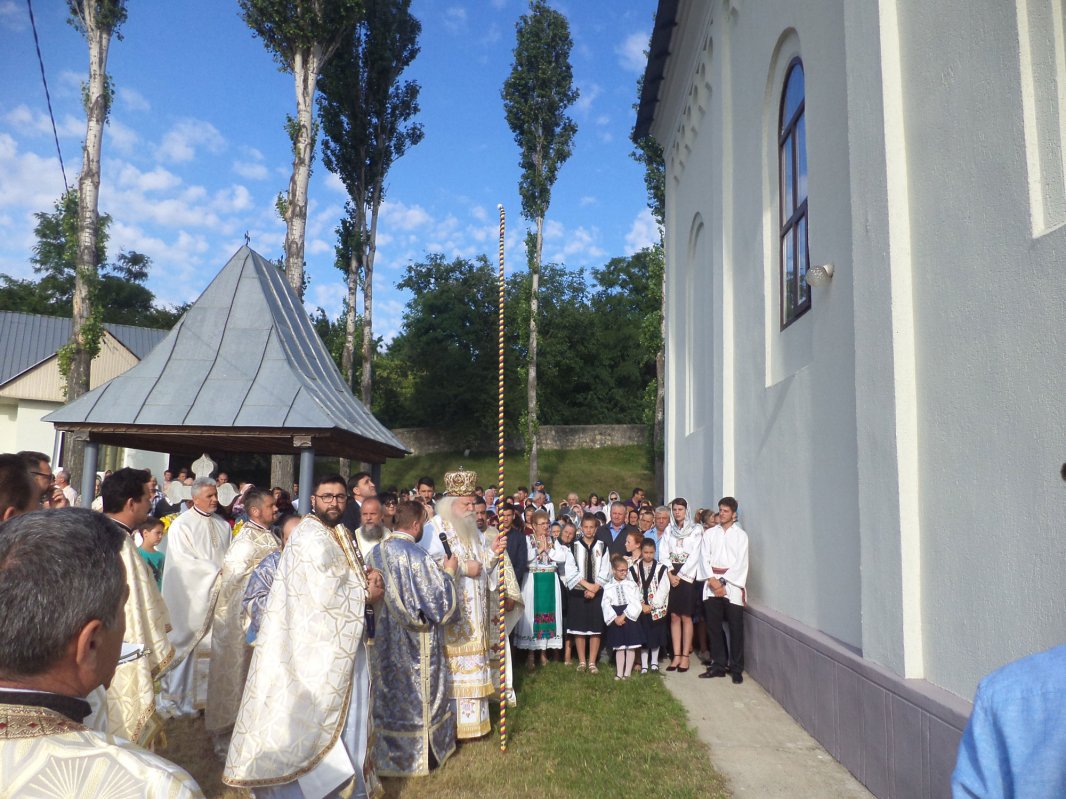 Biserica „Sfântul Gheorghe” din Slobozia Deleni a fost resfinţită 120293