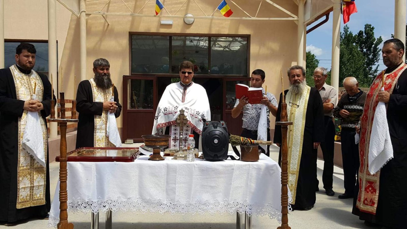 Moment festiv în satul Petreşti - Pânceşti 120294