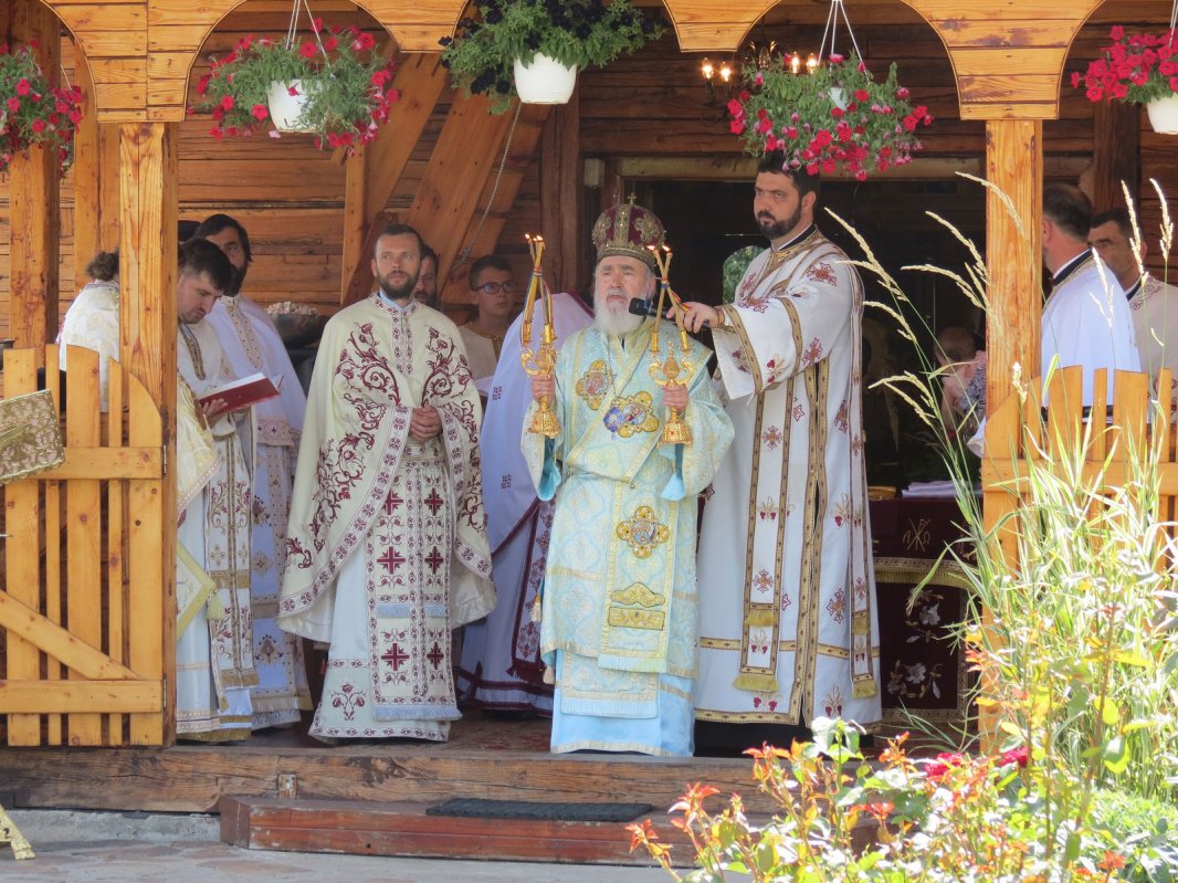 Slujiri arhierești la Sărbătoarea Sfântului Voievod Ștefan cel Mare 120270