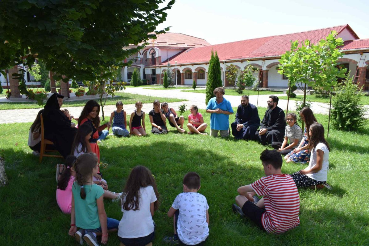 Tabăra de creaţie „Icoana în suflet  de copil”, la Mănăstirea Timişeni-Şag 120232