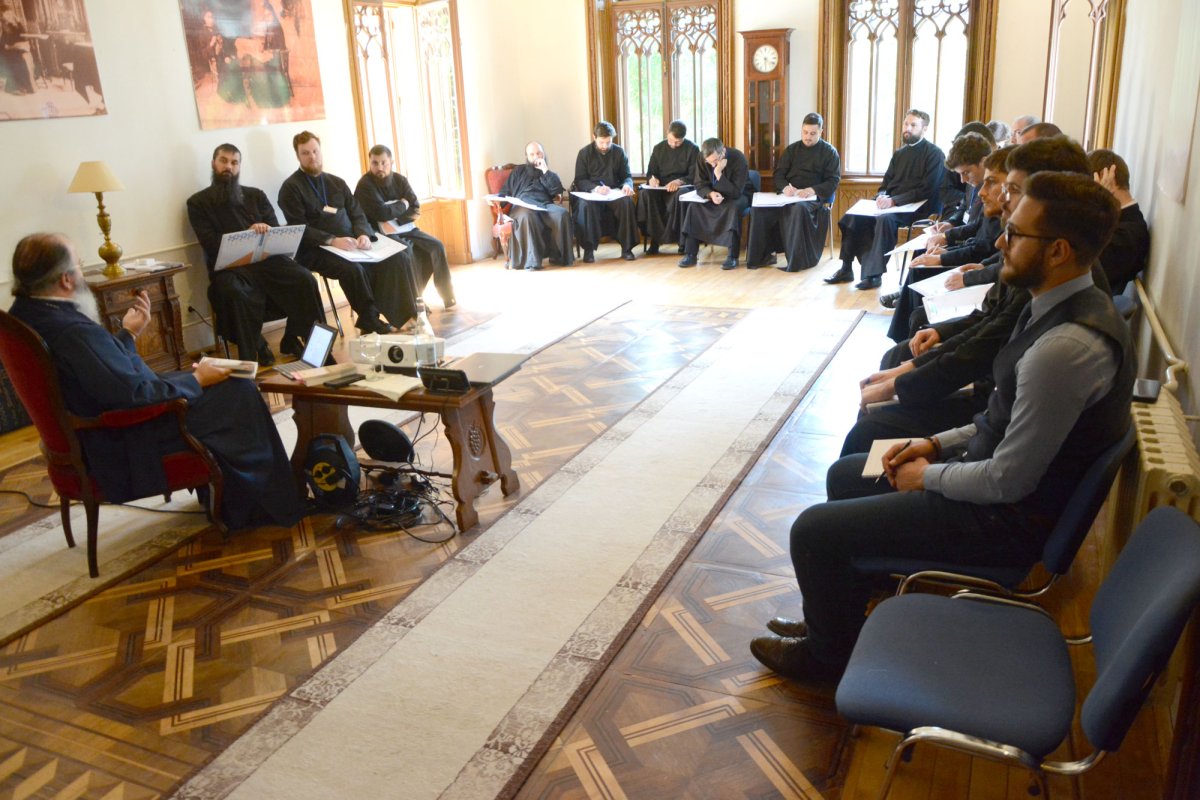 „O oportunitate extraordinară pentru tinerii preoţi” 120361