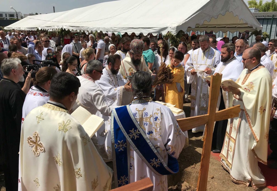 Punerea pietrei de temelie a bisericii închinate Sfântului Ștefan cel Mare din Montreuil 120317