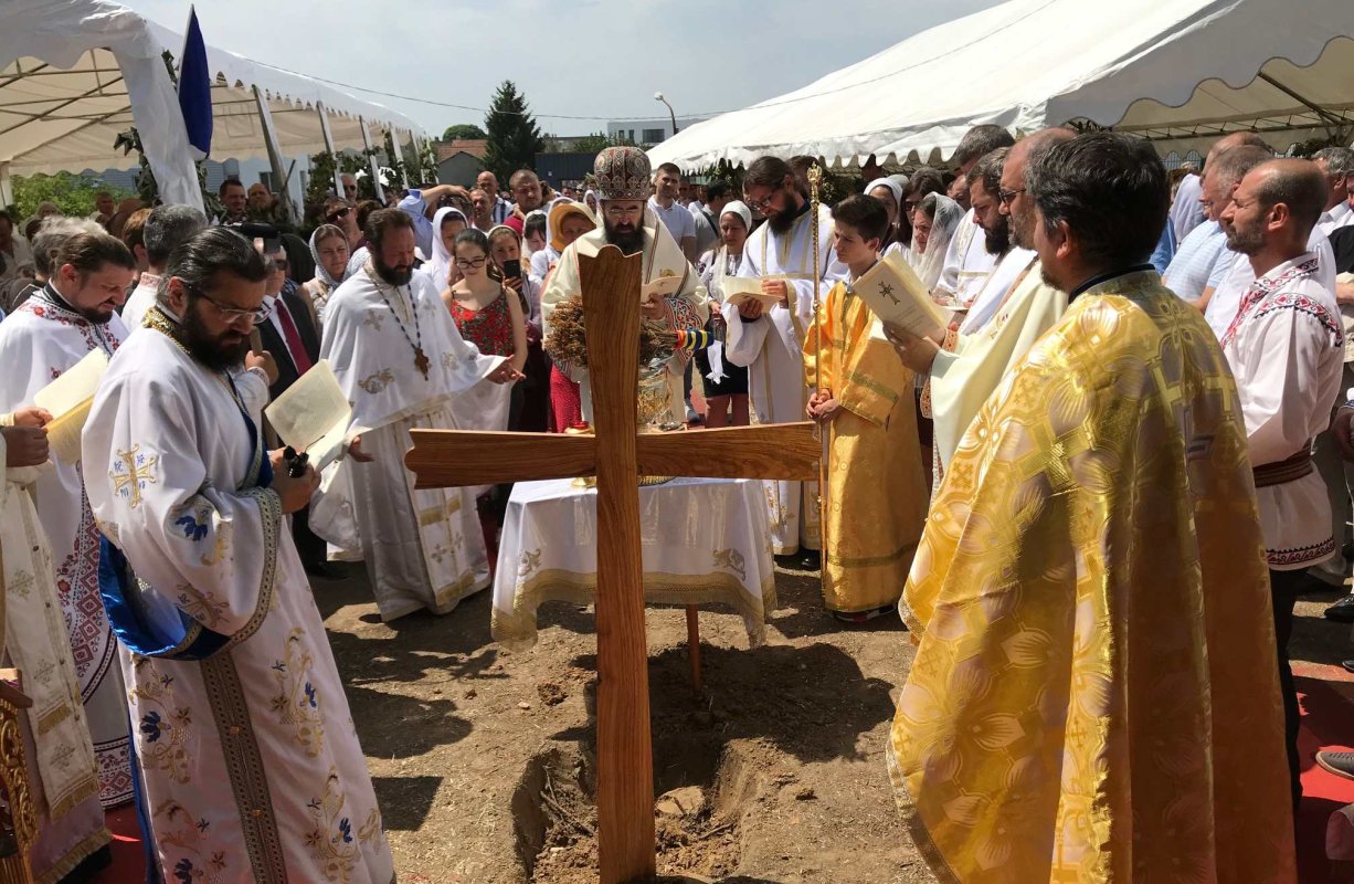 Punerea pietrei de temelie a bisericii închinate Sfântului Ștefan cel Mare din Montreuil 120318