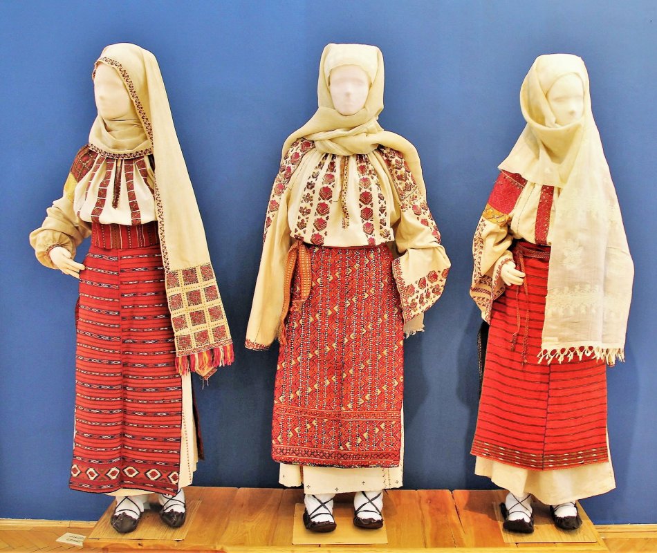 Expoziția „Ținută, culoare, stil – Cămașa țărănească de altădată din Colecțiile Brătianu și Cantacuzino” 120419