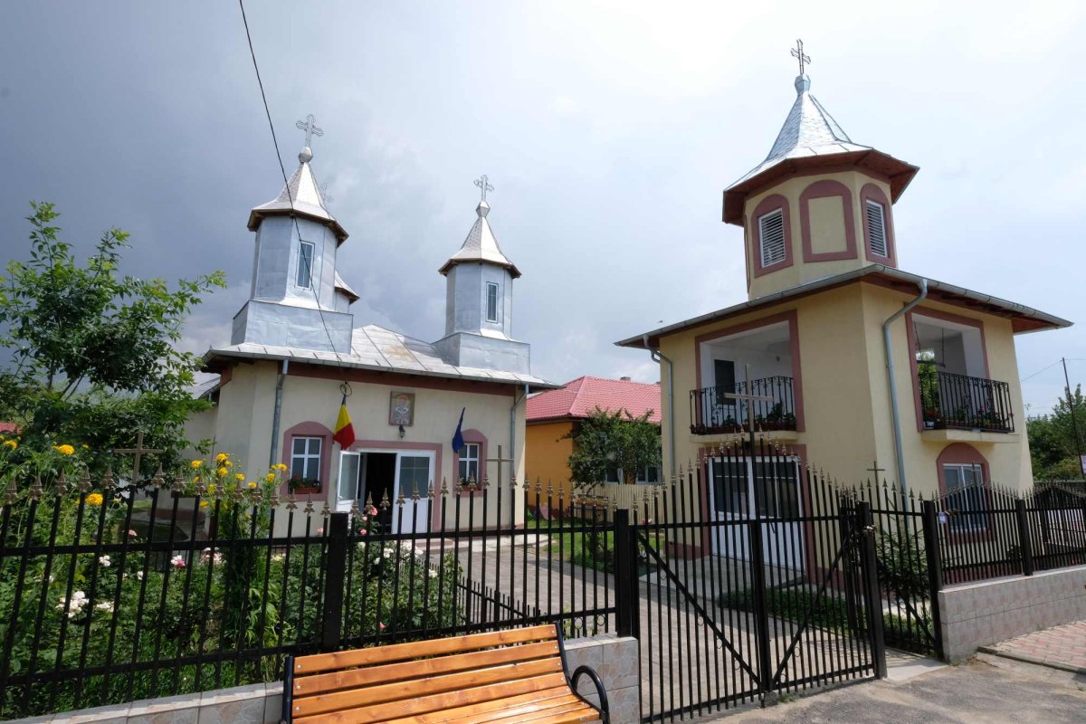 Frecăței, parohia născută „din apă și duh” 120374