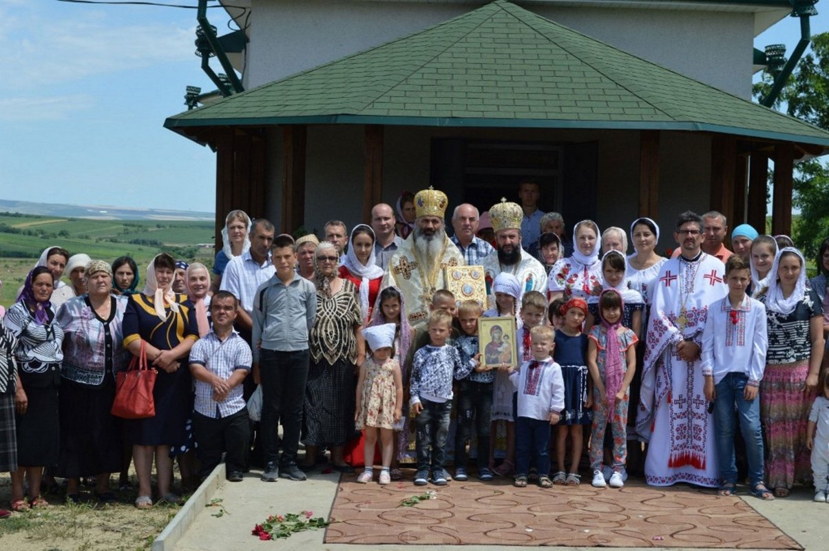 Preasfințitul Părinte Lucian, Episcopul Caransebeșului, în pelerinaj în Republica Moldova 120410