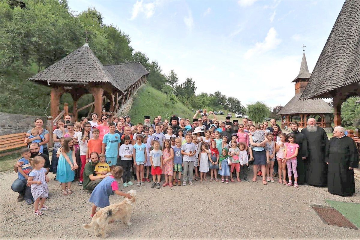 Tabără pentru familii la Mănăstirea Rohiţa, judeţul Maramureş 120424