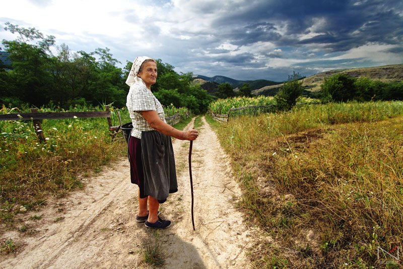 La români, modelul relațiilor între oameni îl dă satul 119967