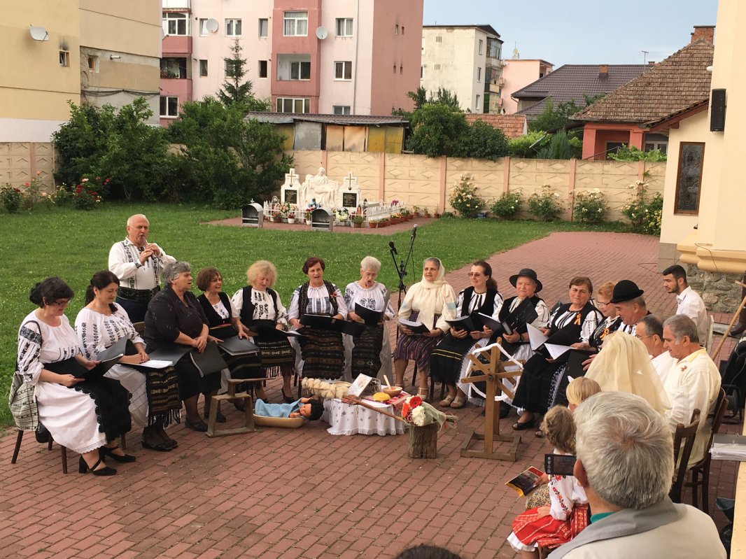 Biserica „Sfânta Treime” din Cisnădie a sărbătorit 30 de ani de la zidire 120487