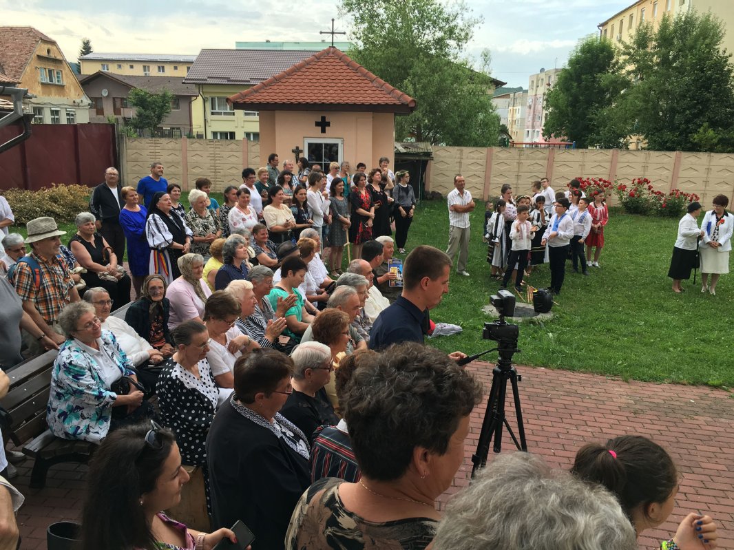 Biserica „Sfânta Treime” din Cisnădie a sărbătorit 30 de ani de la zidire 120488