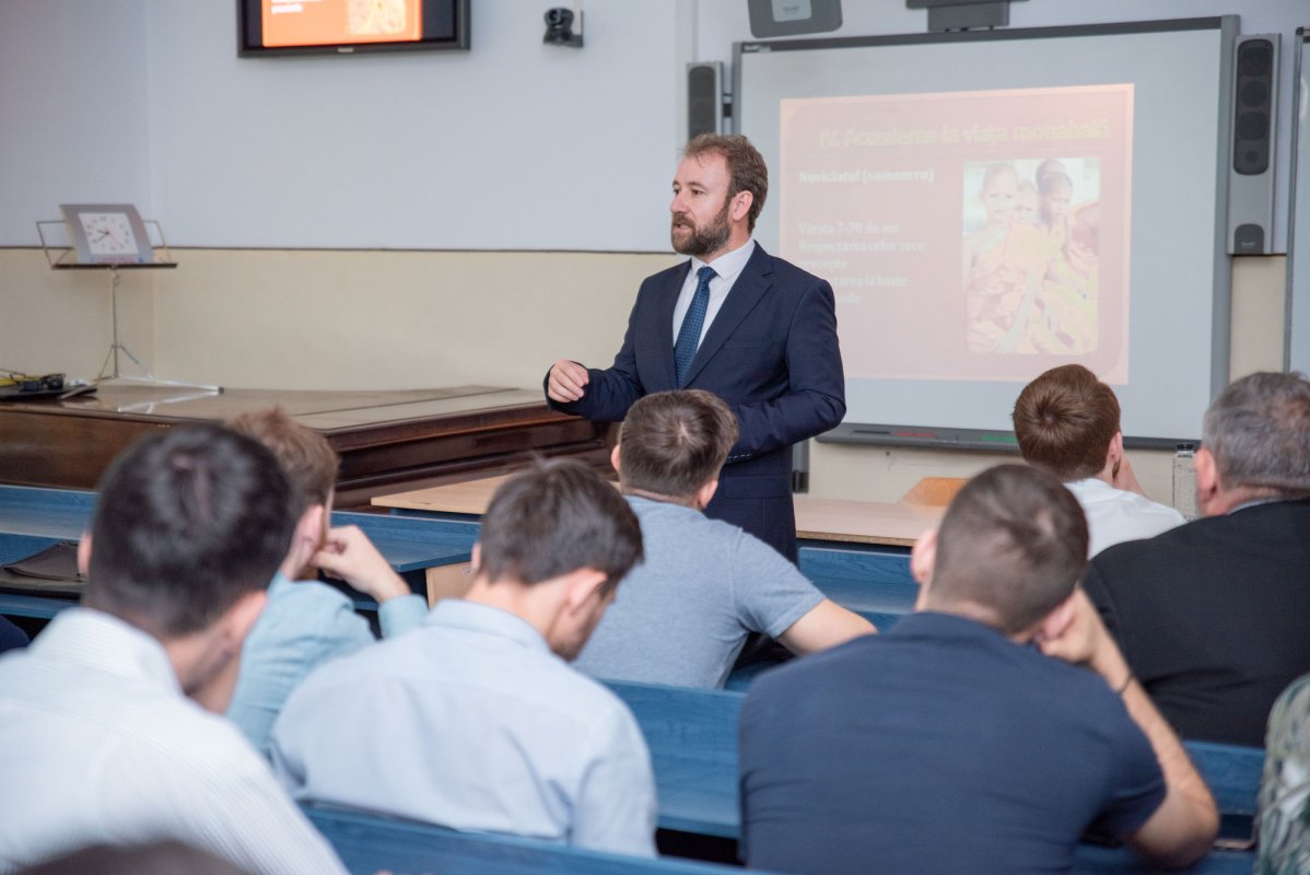Doi noi conferenţiari la Facultatea de Teologie Ortodoxă din Iaşi 120504
